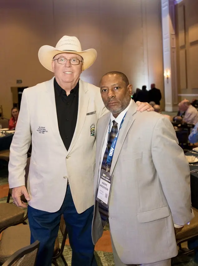 DAV members and guests share a moment together in Orlando.