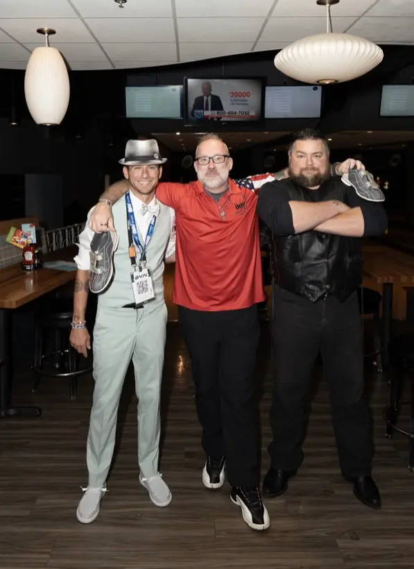 Members enjoy time together beyond the convention floor.